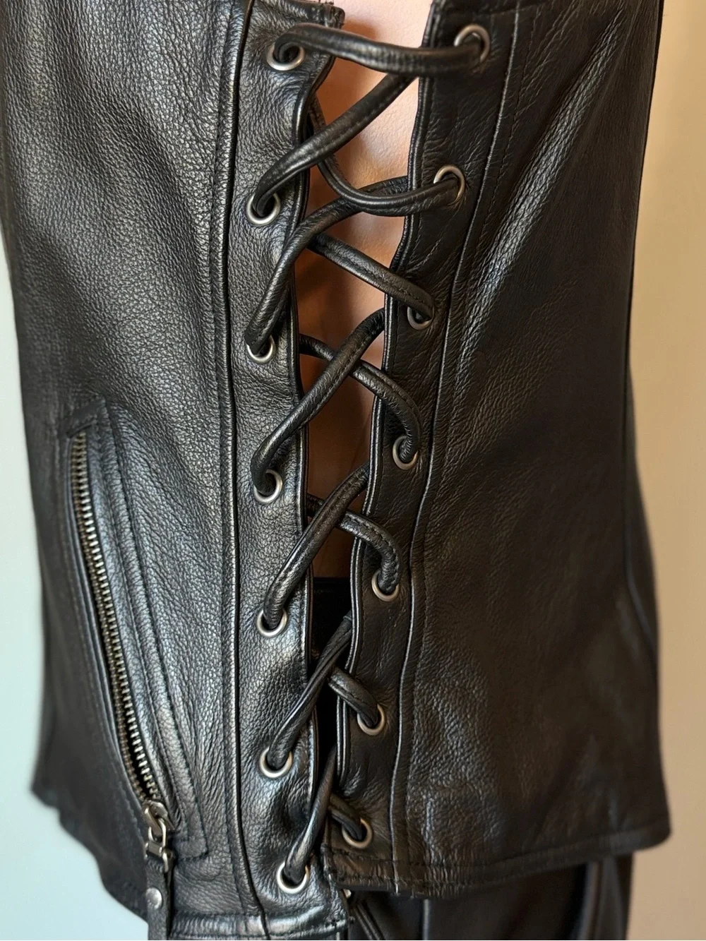 Harley-Davidson Women's Avenue Leather Vest with Side Lacing - size Medium - Picture 3 of 7